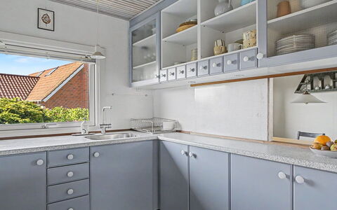 Edla - 35M from the Sea: Cucina, Lavandino Della Cucina, Controsoffitto, Interior Design, Cabinetry, Soffitto, Idraulico Fixture, Lavello, Rubinetto, Idraulico