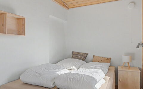 Edla - 35M from the Sea: Camera Da Letto, Letto, Interior Design, Legna, Mobilia, Bedding, Lenzuolo, Pavimento, Soffitto, Pavimentazione