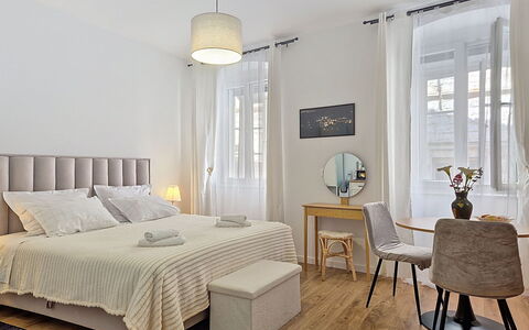 Dudu: Mobilia, Sedia, Mobili Da Esterno, Tavolo Esterno, Terrazza, Cucina & Sala Da Pranzo Tavolo, Shade, Design, Struttura Esterna, Tavolino Da Caffè