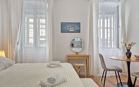 Dudu: Mobilia, Sedia, Mobili Da Esterno, Tavolo Esterno, Terrazza, Cucina & Sala Da Pranzo Tavolo, Shade, Design, Struttura Esterna, Tavolino Da Caffè