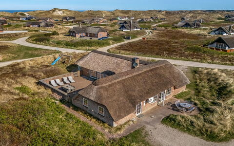 Riika - from the Sea: Legna, Tetto, Architettura, Casa, Casa, Villetta, Raccordo, Latifoglie, Pendenza, Estate