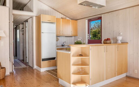 Stefan - 50M from the Sea: Legna, Pavimentazione, Interior Design, Pavimento, Soffitto, Cucina, Camera, Controsoffitto, Mobilia, Color Legno