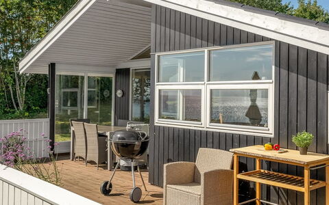 Stefan - 50M from the Sea: Legna, Casa, Porta, Villetta, Raccordo, Portico, Latifoglie, Shade, Plank, Edifici Giardino