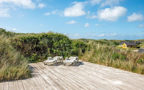 Tume - 250M from the Sea: Erba, Pascolo, Paesaggio, Ecoregione, Plain, Comunita 'Impianto, Lotto, Mobili Da Esterno, Prateria, Shrubland