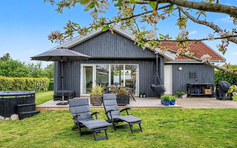 Jarik - 340M from the Sea: Casa, Tetto, Casa, Villetta, Raccordo, Lotto, Estate, Giardino, Porta, Groundcover