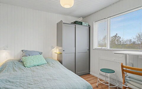 Jarik - 340M from the Sea: Interior Design, Soffitto, Legna, Camera Da Letto, Pavimentazione, Pavimento, Letto, Lenzuolo, Camera, Bedding
