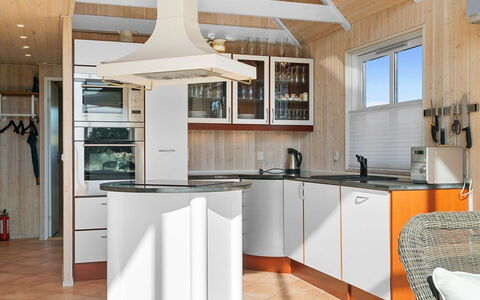 Yanne - 550M from the Sea: Legna, Pavimentazione, Interior Design, Pavimento, Soffitto, Cabinetry, Cucina, Lampada, Elettrodomestico Da Cucina, Apparecchio Major