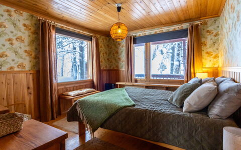 Ohola: Interior Design, Legna, Camera Da Letto, Soffitto, Pavimentazione, Lenzuolo, Pavimento, Letto, Bedding, Illuminazione