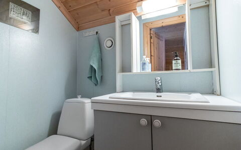Ohola: Idraulico Fixture, Lavandino Del Bagno, Parete, Lavello, Bagno, Legna, Soffitto, Pavimentazione, Rubinetto, Pavimento