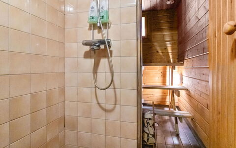 Ohola: Pavimentazione, Legna, Pavimento, Idraulico Fixture, Idraulico, Bagno, Materiale Composito, Piastrella, Color Legno, Soffione Doccia