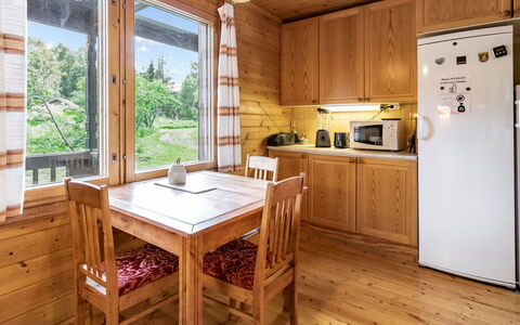 Ohola: Legna, Villetta, Latifoglie, Soffitto, Log Cabin, Color Legno, Camera, Cucina, Cabinetry, Plank