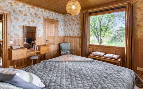 Ohola: Camera Da Letto, Mobilia, Interior Design, Letto, Legna, Lenzuolo, Bedding, Soffitto, Camera, Pavimentazione