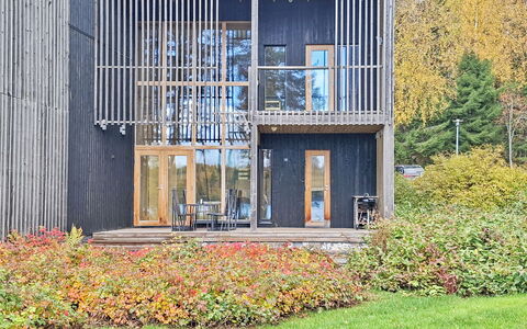 Villa Sinikka 1: Legna, Materiale Composito, Raccordo, Design, Balcone, Latifoglie, Backyard, Plank