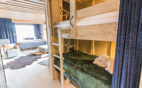 Lapland Hygge B: Legna, Pavimentazione, Pavimento, Camera Da Letto, Interior Design, Soffitto, Illuminazione, Letto, Mobilia, Bedding