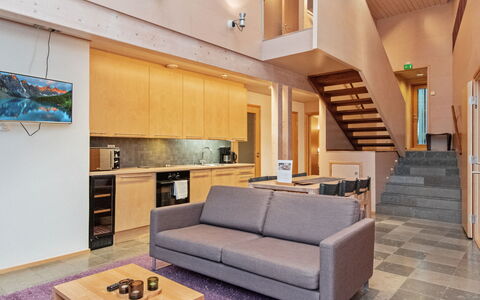 Villa Hanna: Mobilia, Interior Design, Pavimentazione, Divano, Legna, Pavimento, Soggiorno, Appartamento, Soffitto, Camera