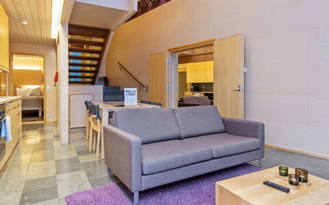 Villa Hanna: Interior Design, Pavimentazione, Pavimento, Legna, Mobilia, Divano, Camera, Soggiorno, Soffitto, Illuminazione