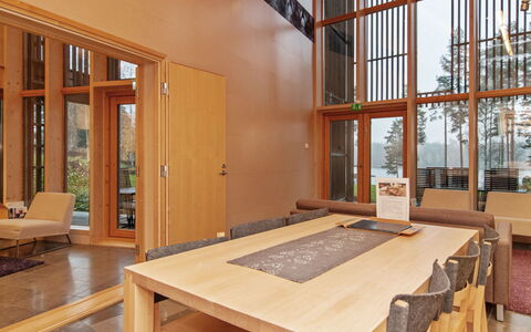 Villa Hanna: Mobilia, Legna, Interior Design, Pavimentazione, Pavimento, Soffitto, Sedia, Pavimento In Legno, Soggiorno, Latifoglie