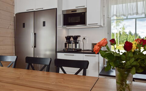 Villa Ruuska: Mobilia, Interior Design, Pavimentazione, Legna, Pavimento, Cucina, Controsoffitto, Elettrodomestico Da Cucina, Sedia, Tavolo
