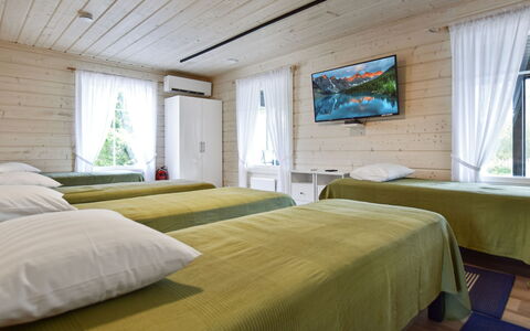 Villa Ruuska: Legna, Camera Da Letto, Mobilia, Casa, Interior Design, Letto, Telaio Del Letto, Latifoglie, Bedding, Soffitto