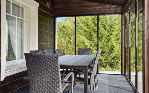 Villa Ruuska: Mobilia, Legna, Pavimentazione, Sedia, Interior Design, Tavolo, Pavimento, Mobili Da Esterno, Cucina & Sala Da Pranzo Tavolo, Portico