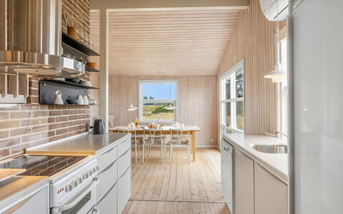 Sighfrith - 500M from the Sea: Cucina, Pavimentazione, Legna, Pavimento, Interior Design, Controsoffitto, Soffitto, Pavimento In Legno, Mobilia, Cabinetry