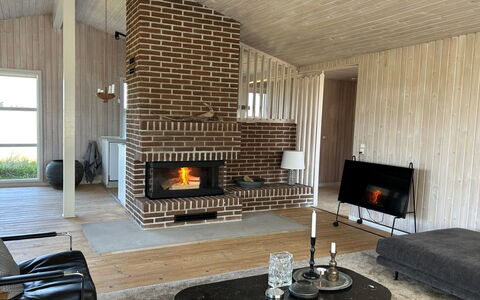 Sighfrith - 500M from the Sea: Legna, Pavimentazione, Mobilia, Interior Design, Pavimento, Focolare, Soggiorno, Soffitto, Camera, Brick