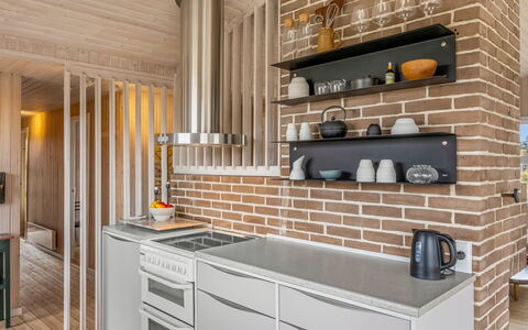 Sighfrith - 500M from the Sea: Cucina, Parete, Controsoffitto, Legna, Interior Design, Elettrodomestico Da Cucina, Mobilia, Pavimentazione, Soffitto, Lampada