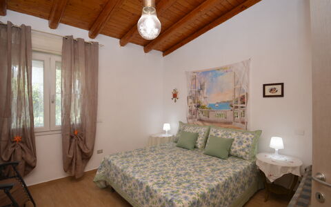 Villa Mameli: Mobilia, Interior Design, Letto, Camera Da Letto, Pavimentazione, Pavimento, Parete, Lenzuolo, Bedding, Legna