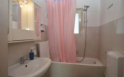 Villa Mameli: Bagno, Idraulico Fixture, Lavandino Del Bagno, Interior Design, Lavello, Rubinetto, Pavimentazione, Pavimento, Idraulico, Vasca Da Bagno