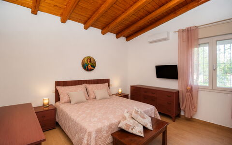 Villa Mameli: Mobilia, Interior Design, Pavimentazione, Pavimento, Legna, Letto, Camera Da Letto, Soffitto, Camera, Lenzuolo
