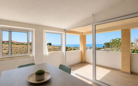 Villa Giugiola: Pavimento, Appartamento, Color Legno, Shade, Latifoglie, Illuminazione Diurna, Balcone, Eco Hotel, Attico