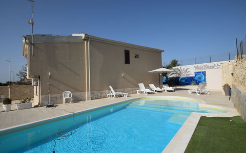 Villa Giugiola: Piscina, Materiale Composito, Ricorrere, Mobili Da Esterno, Shade, Hotel, Sedia, Terme, Lettino