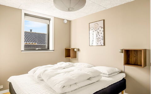 Sighrik - 25M from the Sea: Parete, Interior Design, Camera Da Letto, Pavimentazione, Pavimento, Letto, Legna, Soffitto, Mobilia, Bedding