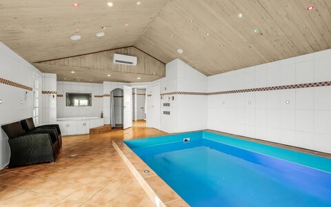 Wenke - 300M to the Fjord: Mobilia, Interior Design, Sedia, Pavimentazione, Tavolo, Ricorrere, Pavimento, Soffitto, Camera, Eco Hotel