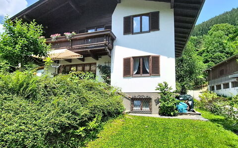 Alpenhit Zell am See: Costruzione, Casa, Casa, Arbusto, Villetta, Tetto, Area Rurale, Groundcover, Pendenza