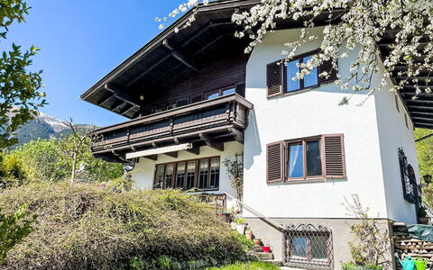 Alpenhit Zell am See: Costruzione, Casa, Architettura, Casa, Villetta, Tetto, Catena Montuosa, Area Rurale, Hill Station, Valle