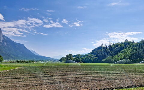 A3: Cielo, Geografia Montane, Verde, Erba, Nube, Montagna, Collina, Campo, Paesaggio Naturale, Pascolo