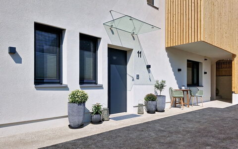 A3: Facciata, Materiale Composito, Calcestruzzo, Raccordo, Design, Illuminazione Diurna, Dipingere, Balcone, Tenda