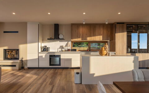 Orso: Pavimentazione, Interior Design, Pavimento In Legno, Legna, Mobilia, Pavimento, Cucina, Controsoffitto, Pavimento Laminato, Soffitto