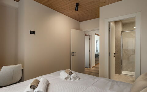 Holiday Home Orso House: Interior Design, Pavimento, Pavimentazione, Parete, Legna, Camera Da Letto, Soffitto, Camera, Letto, Mobilia