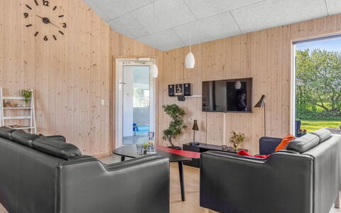 Finwith - 600M from the Sea: Legna, Pavimentazione, Casa, Pavimento, Interior Design, Soffitto, Mobilia, Pavimento In Legno, Soggiorno, Latifoglie