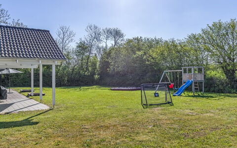 Finwith - 600M from the Sea: Erba, Lotto, Prato, Giardino, Shade, Landscaping, Backyard, Cortile, Parco, Estate