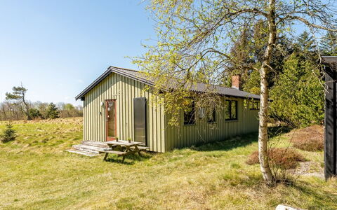 Fatlinda - 4Km from the Sea: Legna, Giardino, Backyard, Lotto, Casa, Tetto, Shade, Deck, Latifoglie, Cortile