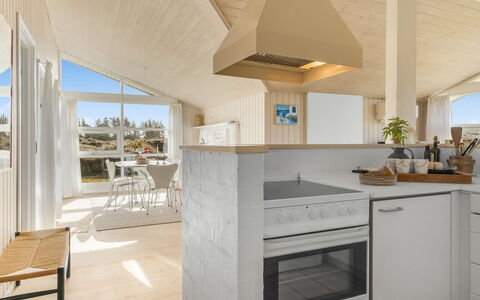 Thorsten - 600M from the Sea: Cielo, Blu, Giorno, Ambiente Naturale, Nube, Orizzonte, Spiaggia, Sabbia, Ecoregione, Cumulo