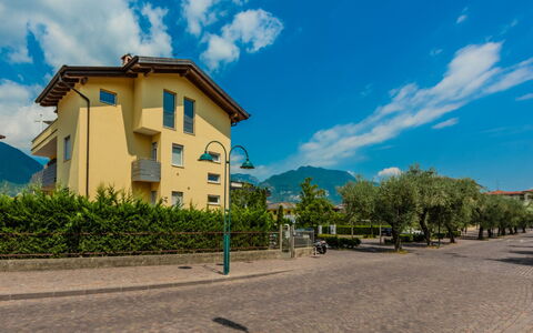 Riva Olive: Zona Residenziale, Casa, Sobborgo, Balcone, Villa, Hotel