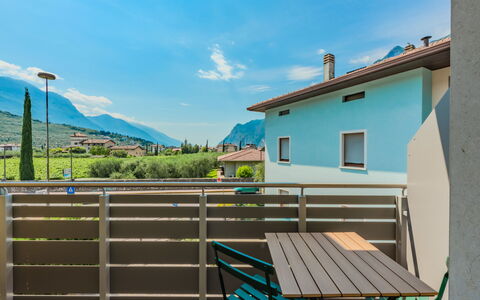 Riva Olive: Appartamento, Balcone, Sedia, Mobili Da Esterno, Hotel, Pianta Della Casa