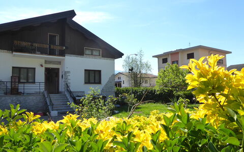 House Angy: Costruzione, Casa, Zona Residenziale, Arbusto, Casa, Villetta, Giardino, Estate, Sobborgo, Prato