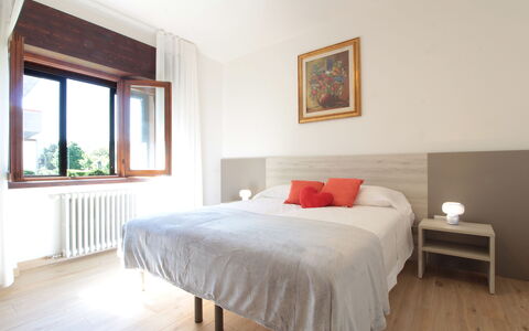 House Angy: Letto, Interior Design, Mobilia, Camera Da Letto, Parete, Pavimentazione, Lenzuolo, Bedding, Pavimento, Legna