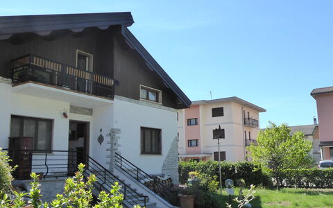 House Angy: Costruzione, Finestra, Casa, Zona Residenziale, Casa, Architettura, Tetto, Porta, Insediamento Umano, Villetta