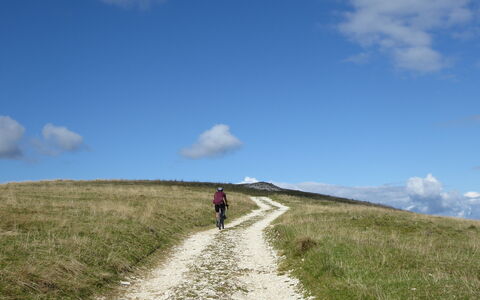House Angy: Cielo, Geografia Montane, Pascolo, Collina, Ecoregione, Ricreazione, Trail, Plain, Highland